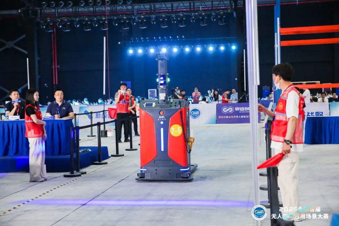 哈工库讯 | 亮相全球首届无人叉车应用场景大赛：荣获“极速物流调度先锋奖”